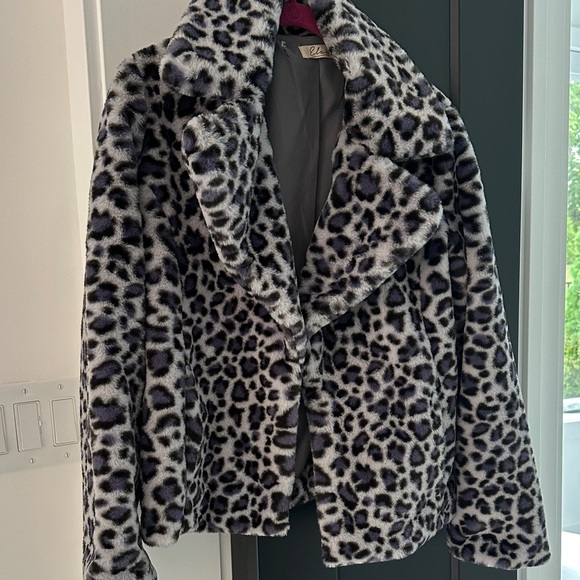 Elan Black, White & blue Leopard Teddy Jacket looks so amazing with jeans! - Picture 1 of 1